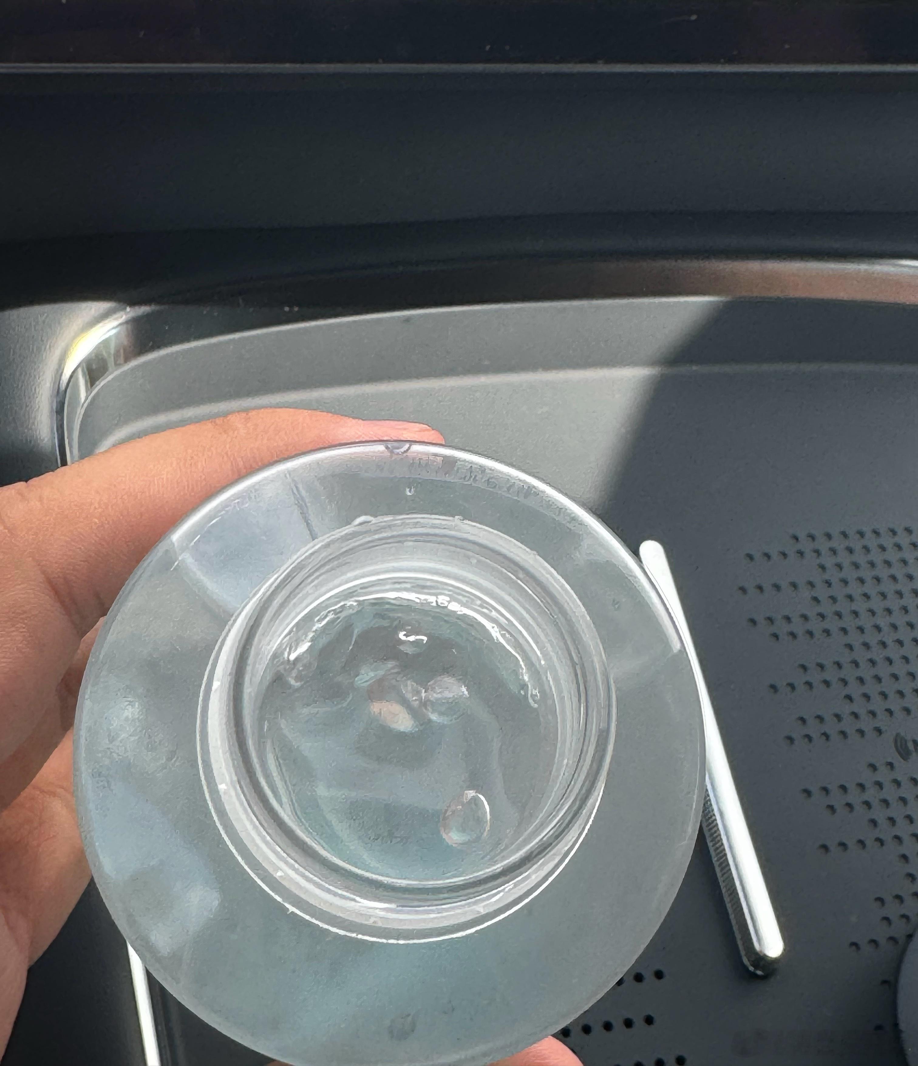 44℃ 的气温拿出带冰花的矿泉水，这就是压缩机冰箱带来的用户价值。[喵喵] ​​