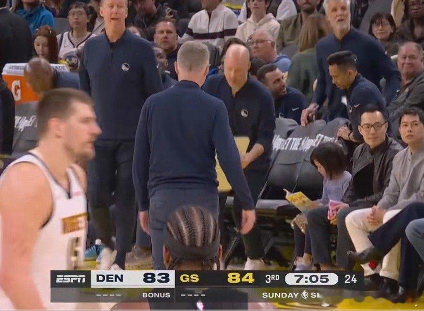 哨声不断！掘金逮住机会就往里打…… 