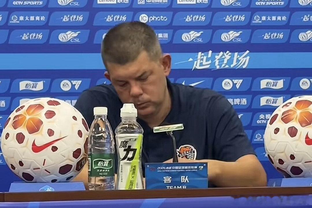 申花危局中再寻“自己人”救场，毛毅军重掌教鞭。斯卢茨基时代收获两个亚军，如今优势