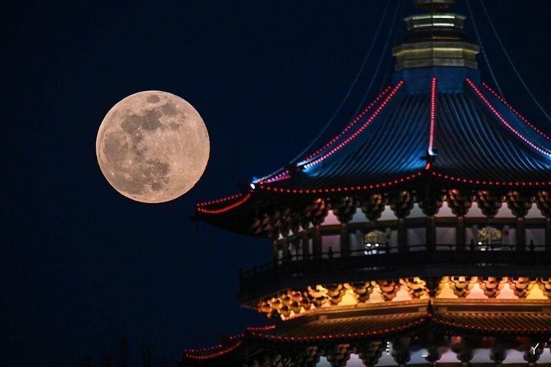 昨晚，2026年首个“超级月亮”，如约现身夜空[耶]
你拍到了嘛？
没关系，来我