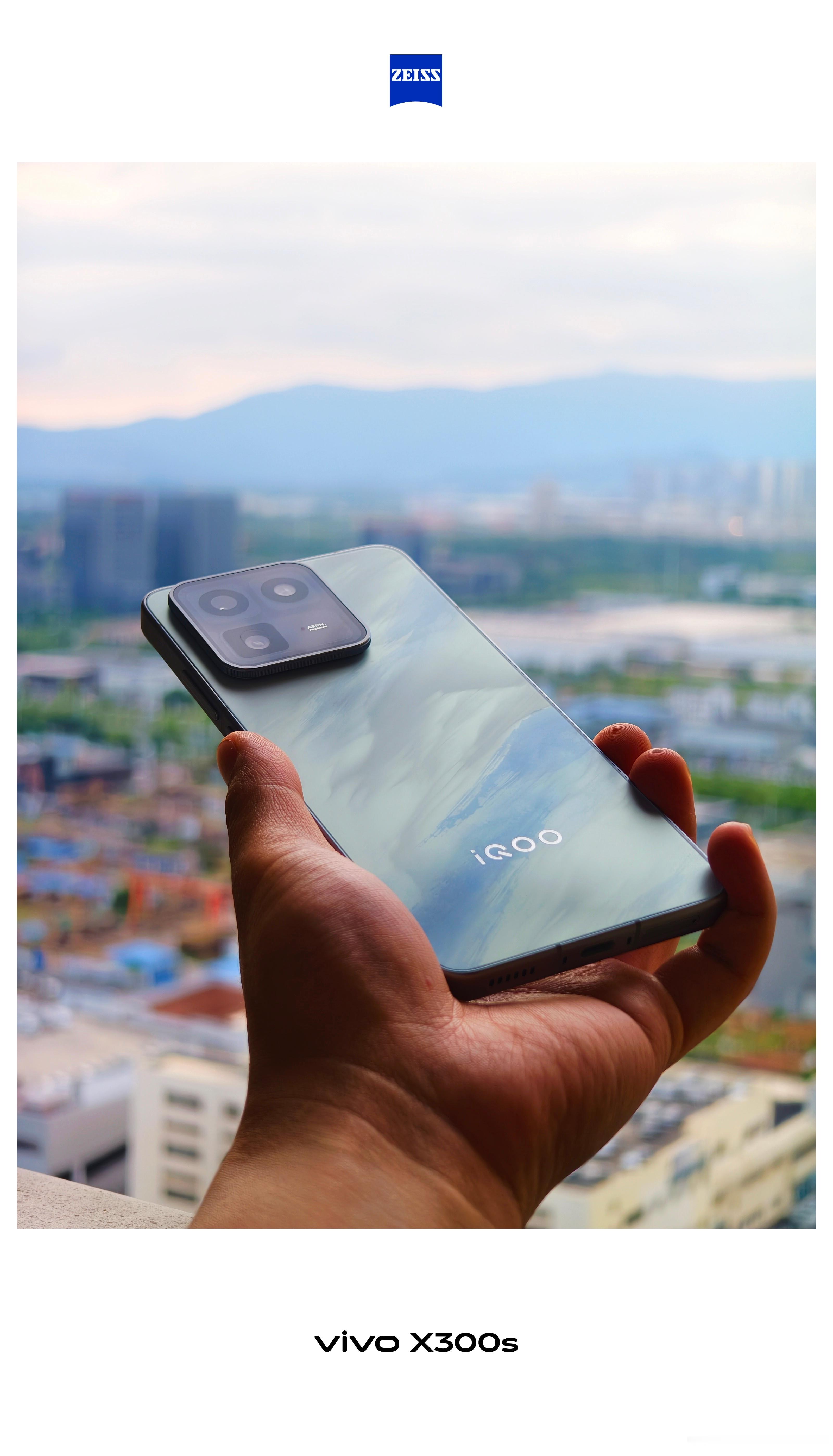 iQOO 15T真机图赏：有意思的是啊，这次15T采用的是Ultra同款的『未来