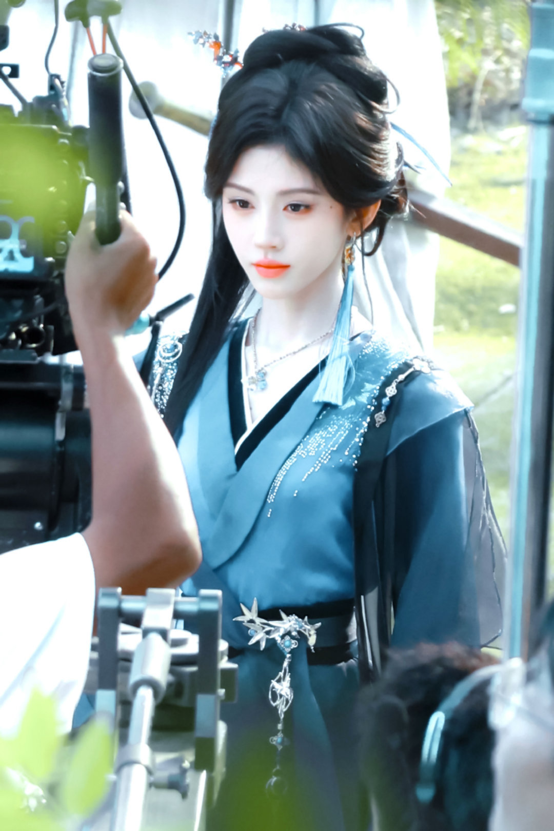 jjy鞠婧祎千香 jjy鞠婧祎姜黎非 “玫瑰之所以是玫瑰，是风与光的眷顾，更是视