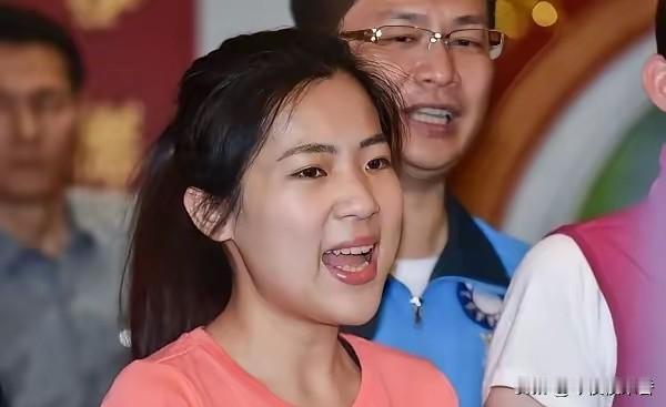 国民党立委徐巧芯，日前在美国旧金山会见海外侨胞时向这部分人喊话，呼吁大家勇敢地站