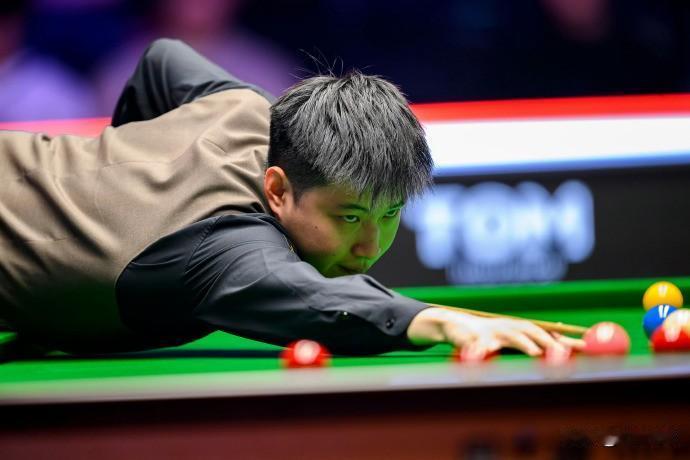 斯诺克球员锦标赛半决赛双绝杀！希金斯险胜特鲁姆普，赵心童逆转艾伦，两大高手会师决