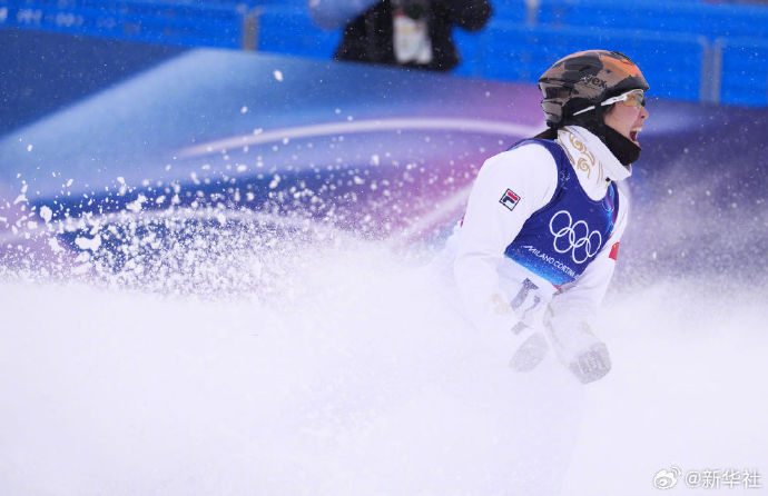 #空中技巧混团铜牌#【中国队获得米兰冬奥会自由式滑雪空中技巧混合团体铜牌】在刚刚