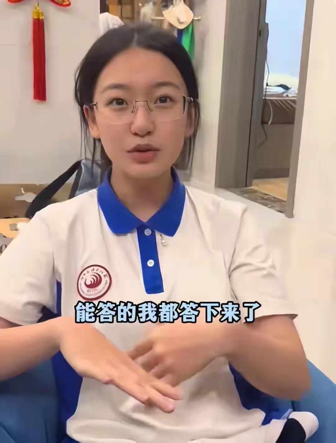 高考交卷只剩25分钟，她突然举手："我要换答题卡！"如今成绩出来，全网震惊…… 