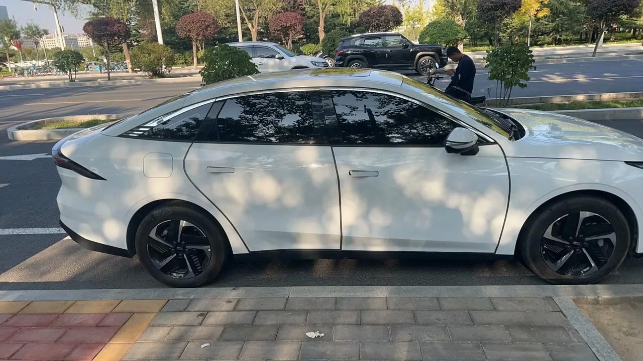 求教坐标上海，打算买车，怎么选？

一般在上海打工的外地人都买的是绿牌车，因为他