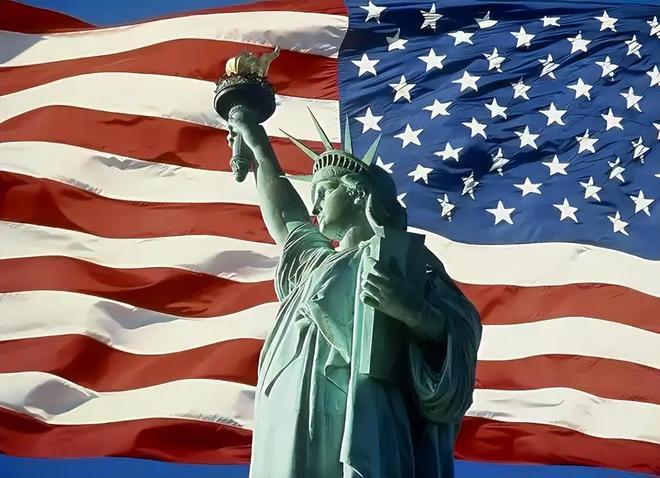 新加坡联合早报：“近年来，不少收入不低的美国人普遍感到生活愈发拮据。问题不在于他