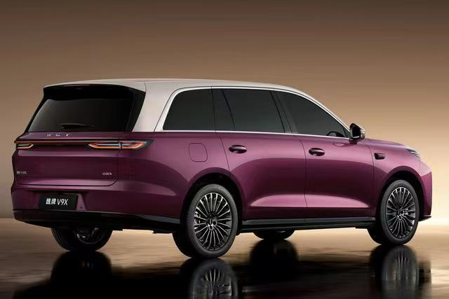定位插混大型SUV，魏牌V9X实车亮相
3月9日，魏牌正式发布全新旗舰SUV——