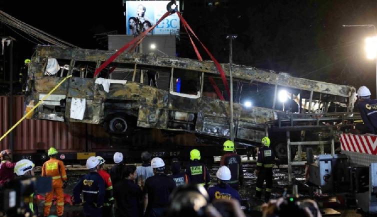 泰国曼谷周六（16日）发生火车与巴士相撞事故，造成8人死亡、32人受伤。泰国警方