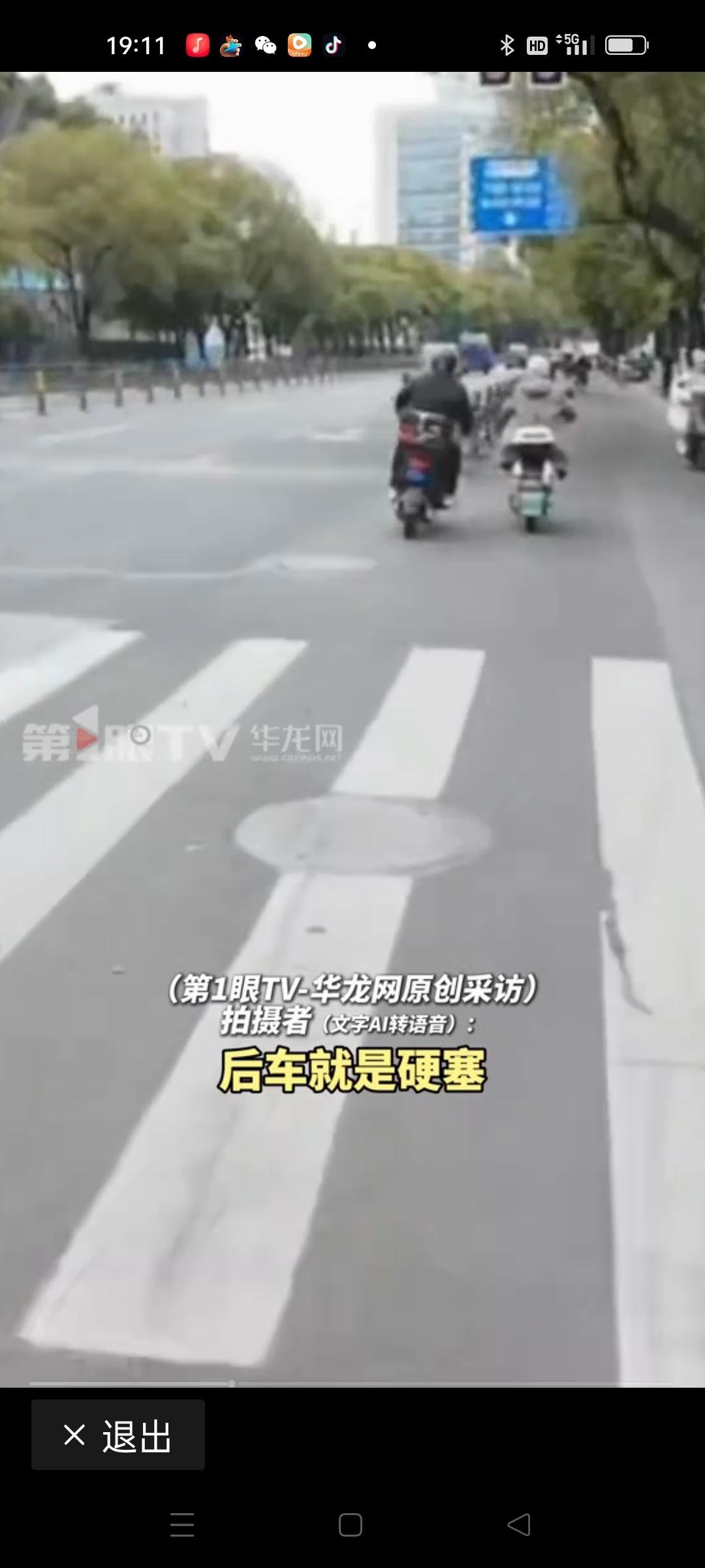 电动车撞人后回头看一眼直接跑了——这到底是冷漠还是恐惧？在这个瞬息万变的社会，我