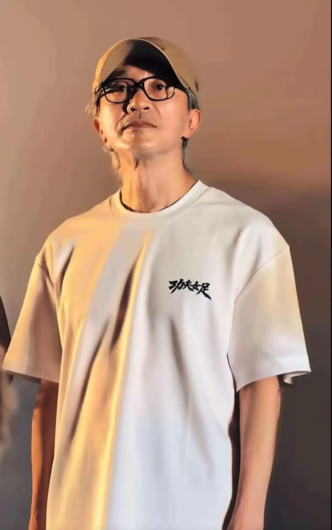 成龙叫大哥
周润发叫发哥
刘德华叫华仔
周星驰叫什么…
