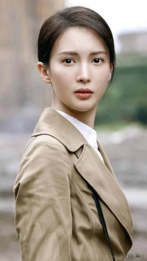 金晨出来道歉了，原来是自己受伤到医院治疗，助理现场事故处了自作主张。时间过去快1