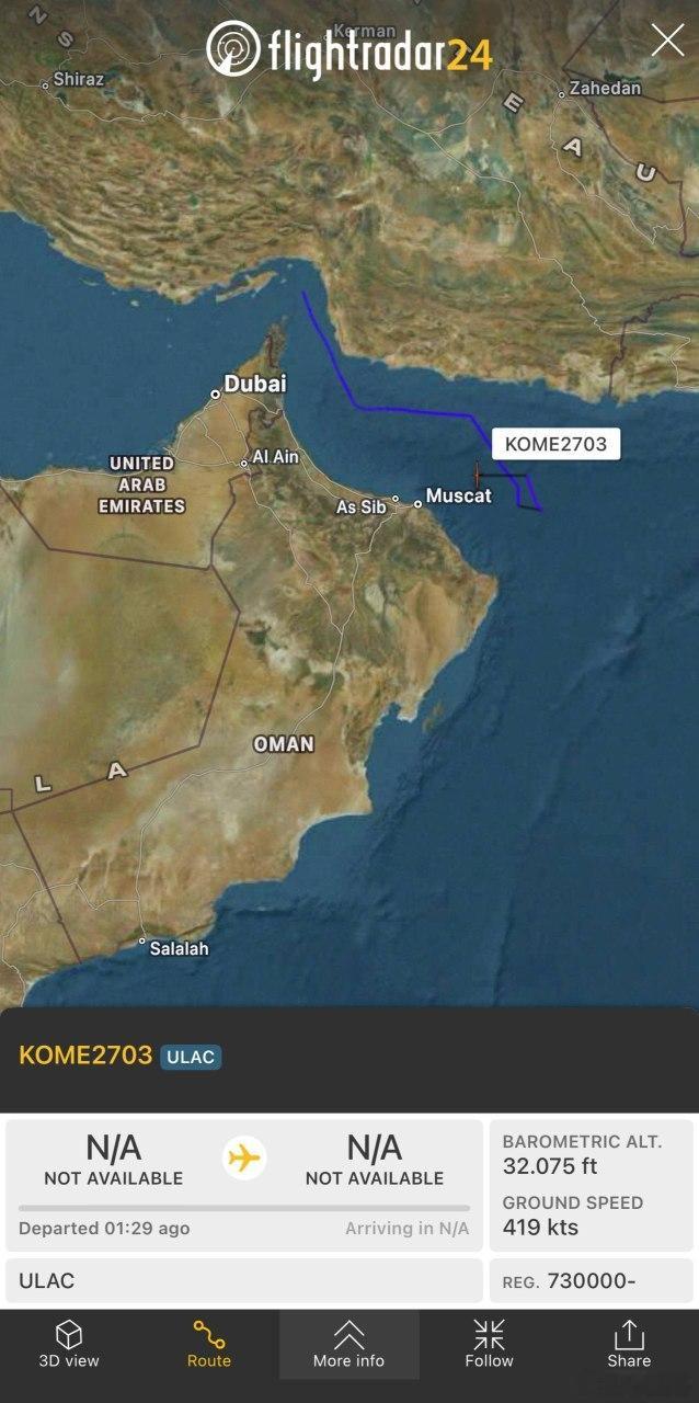 伊朗举行军事演习一架伊朗无人机正在阿曼湾上空执行任务，监视美国海军“亚伯拉罕·林