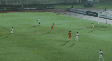 #春日生活打卡季#

可喜可贺！U19国青居然率先进球了。
印尼U19门将玩个人