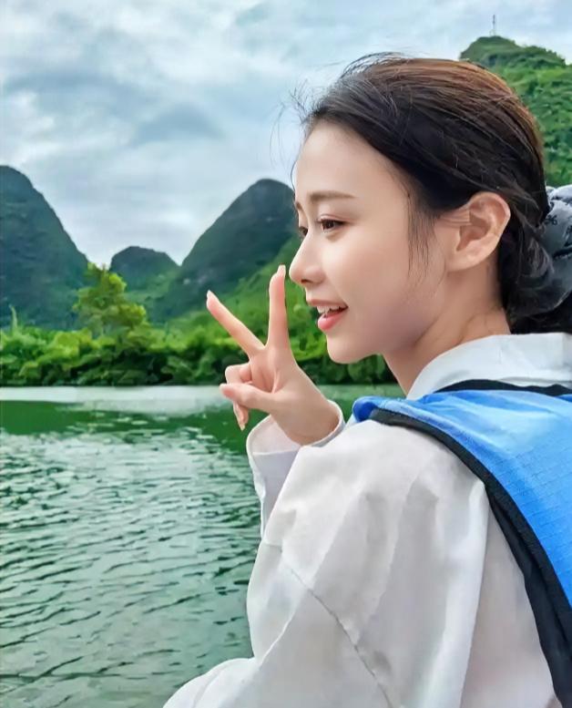 王晓慧回汕头素颜包粽子
演年轻阿嬷走红的王晓慧，直接推掉所有进娱乐圈当艺人的机会