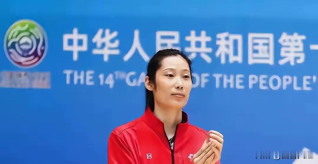 【朱婷，怪事年年有，今年特别怪】
排协眼中把你当作“草”，老外却视你为“珍宝”。