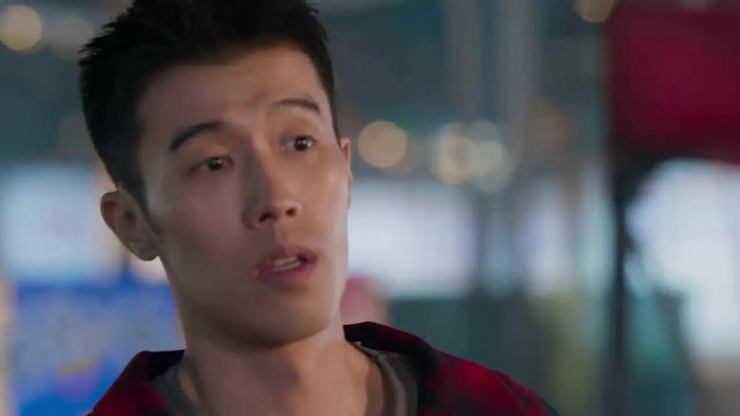 《隐身的名字》现实打败了爱情，任小名也不例外。曾经的青梅竹马，不可否认，任小名和