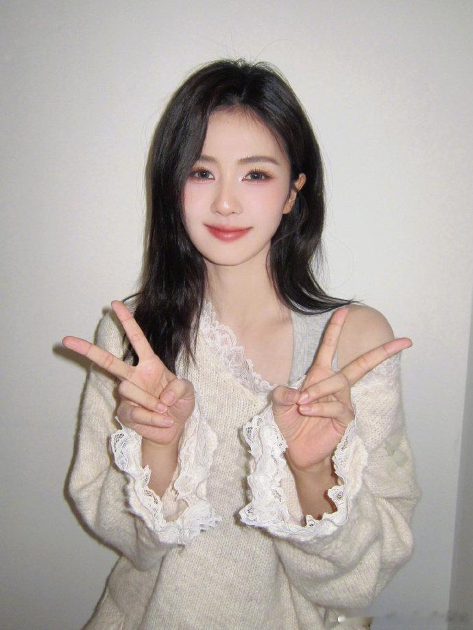 白鹿做了饺子汤 白鹿强女心态 安心做饺子汤享受生活，不被外界琐事打扰。 