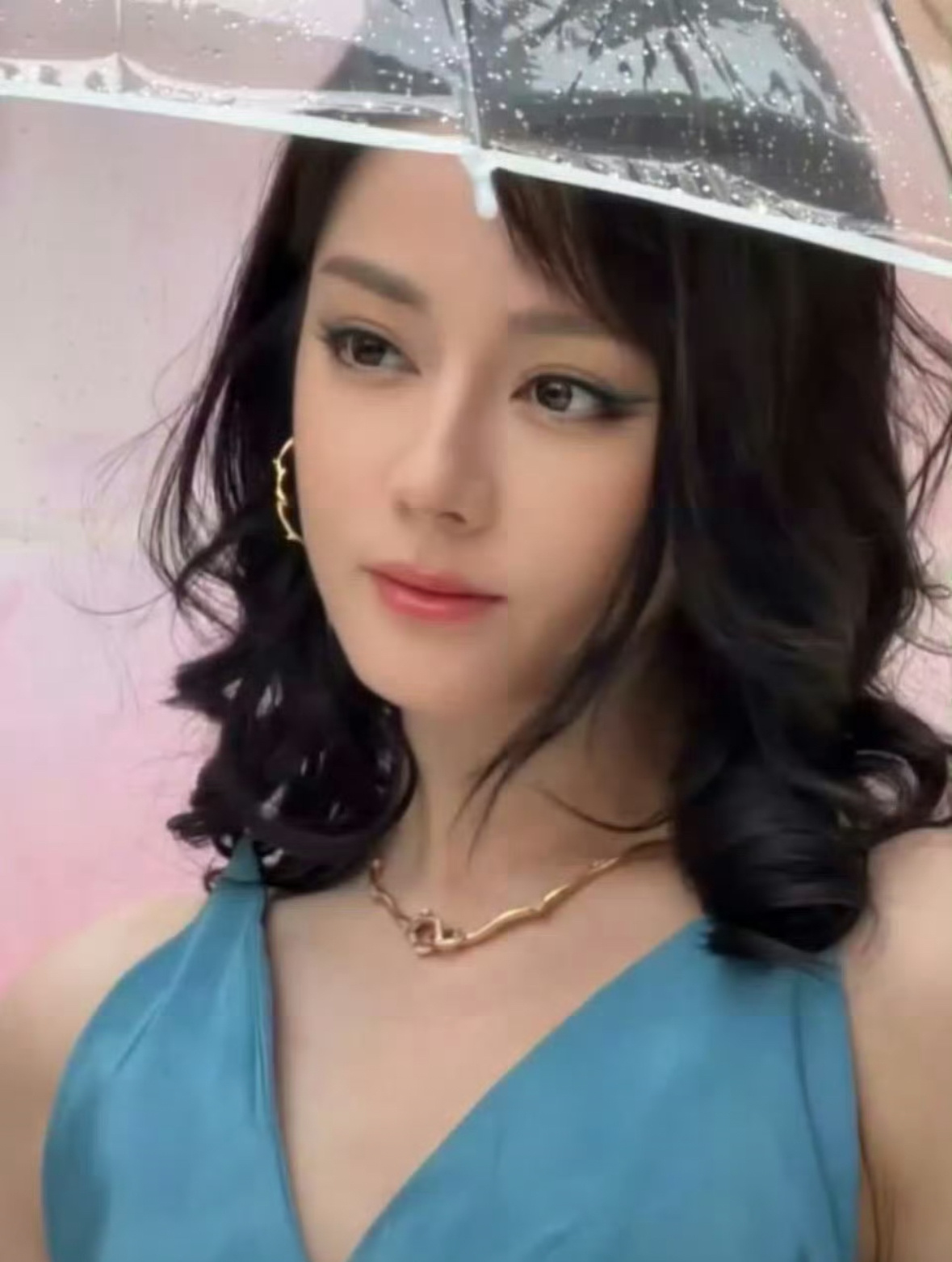 今天当红明星线下活动的生图状态，生视频里截的，应该很真实：檀健次  王鹤棣  邓