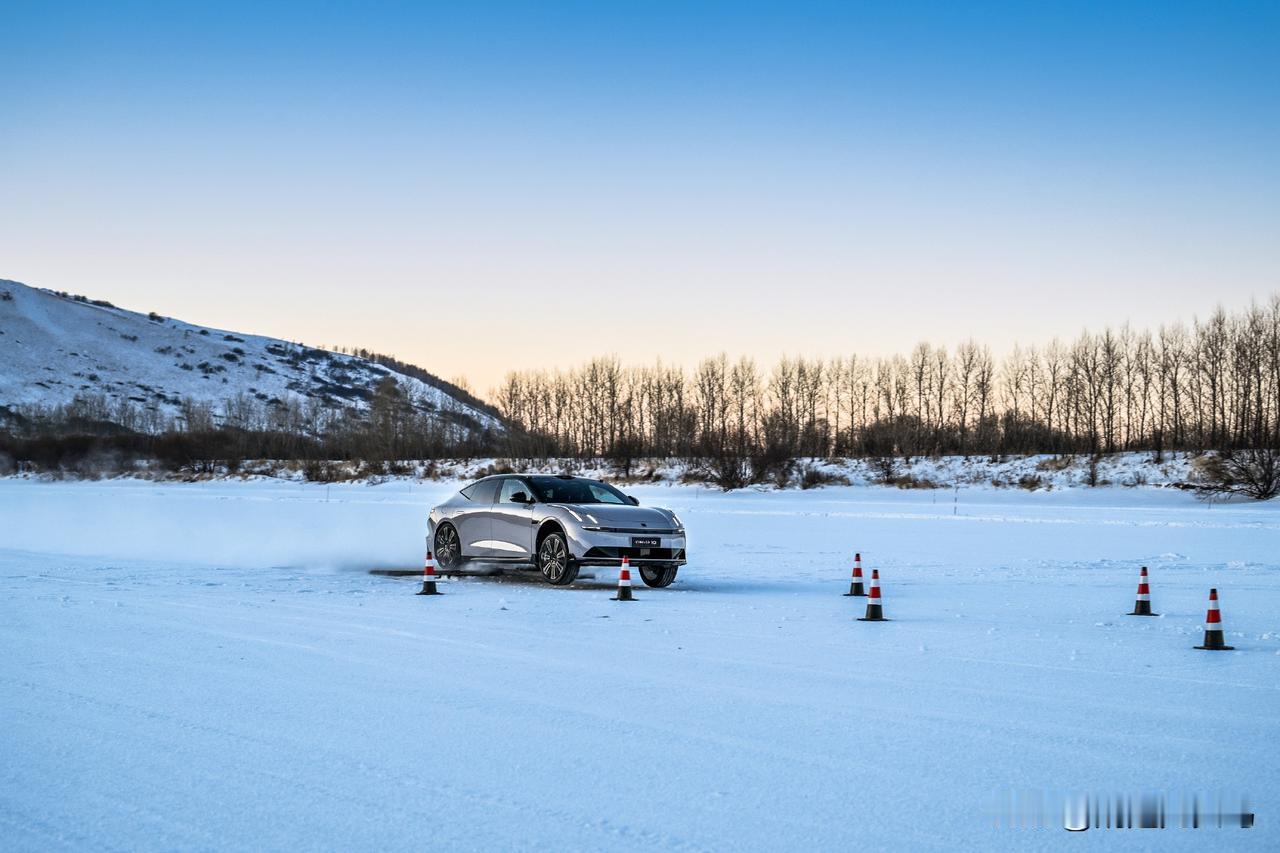 家人们谁懂啊！北方冬天开车的痛，领克10EM-P直接给治明白了！刷到它的冬测成绩