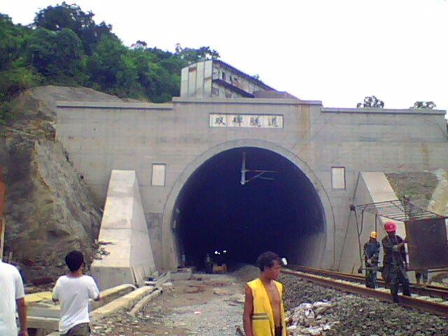 2010年8月下旬，当时还在施工中的襄渝二线在重庆枢纽增建线路（141线路所经歌