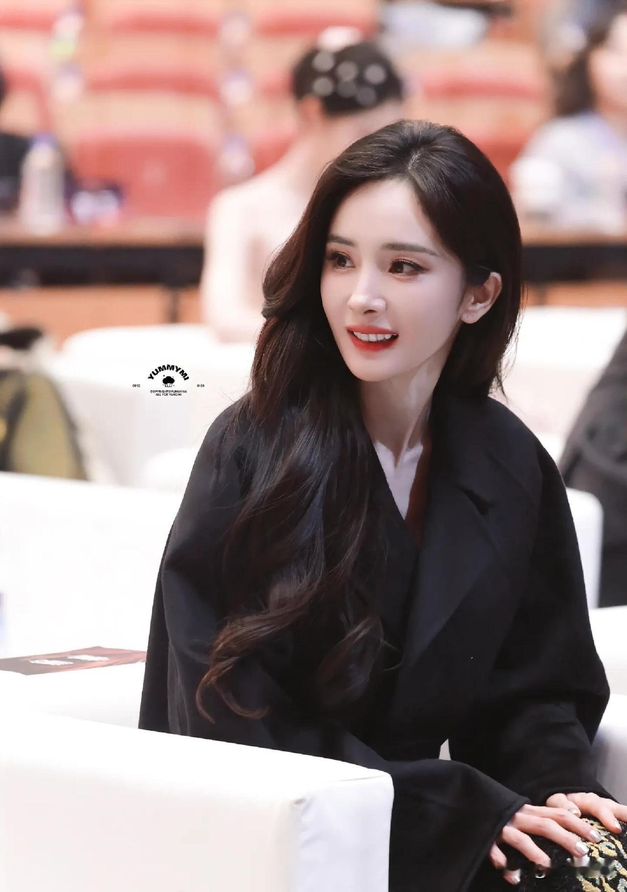 杨幂的清醒心态，真的越品越有味道！一句“允许你做你，允许我做我”，道尽了成年人最