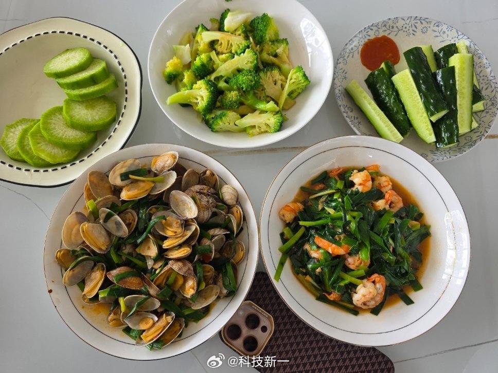 我是真服了女友今天中午给我做的饭了，我问她几个意思？她说紧扣今天股票主题[允悲]