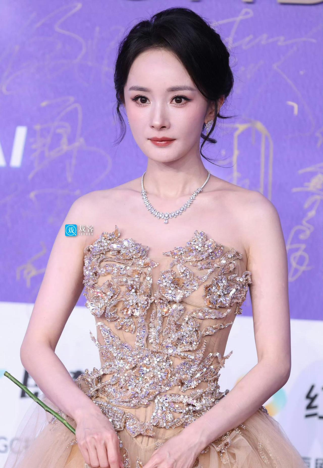 杨幂、刘诗诗、杨紫、陈丽君、李云霄、张子枫 百花奖红毯生图，谁的状态更好？