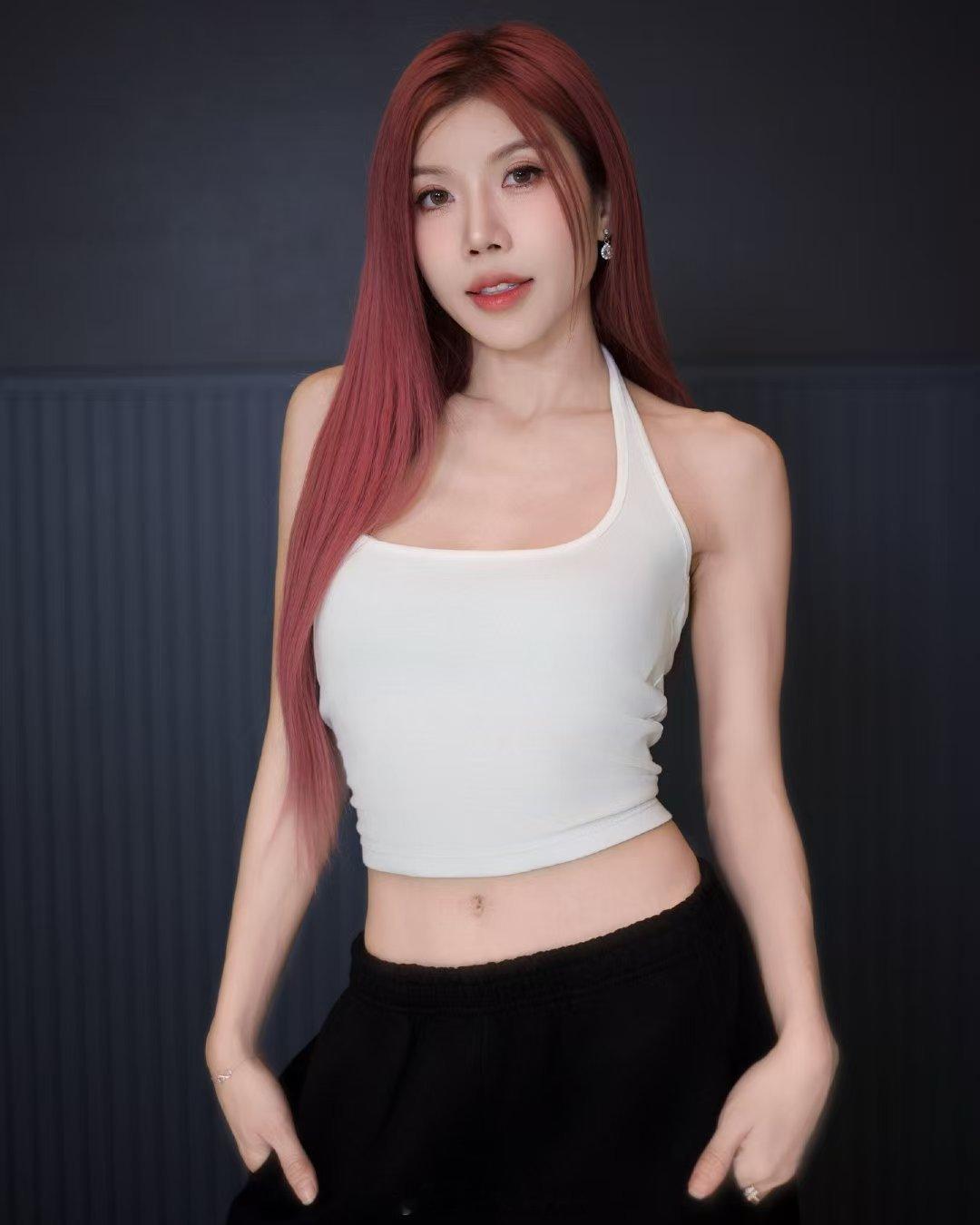 庄法自曝二公带家乡礼物乘风2026心动暴击！庄法三张自拍萌翻全场，娇嫩脸蛋+无辜