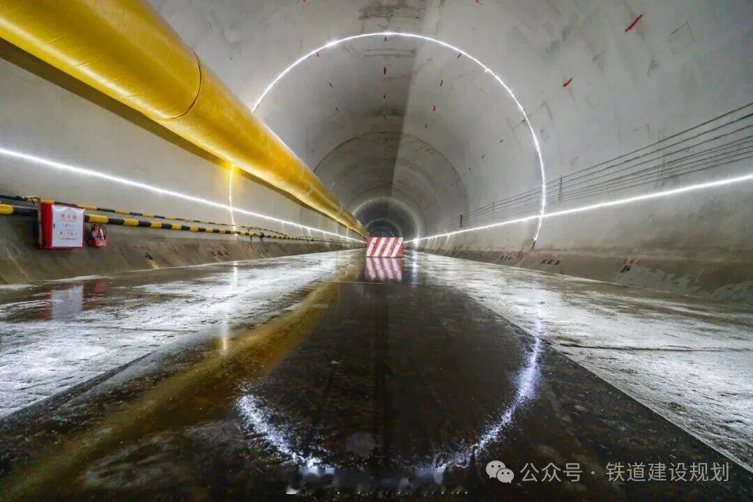 高铁头条【重大进展！深南高铁预计明年建成】广东铁投集团消息：7月5日，随着最后一