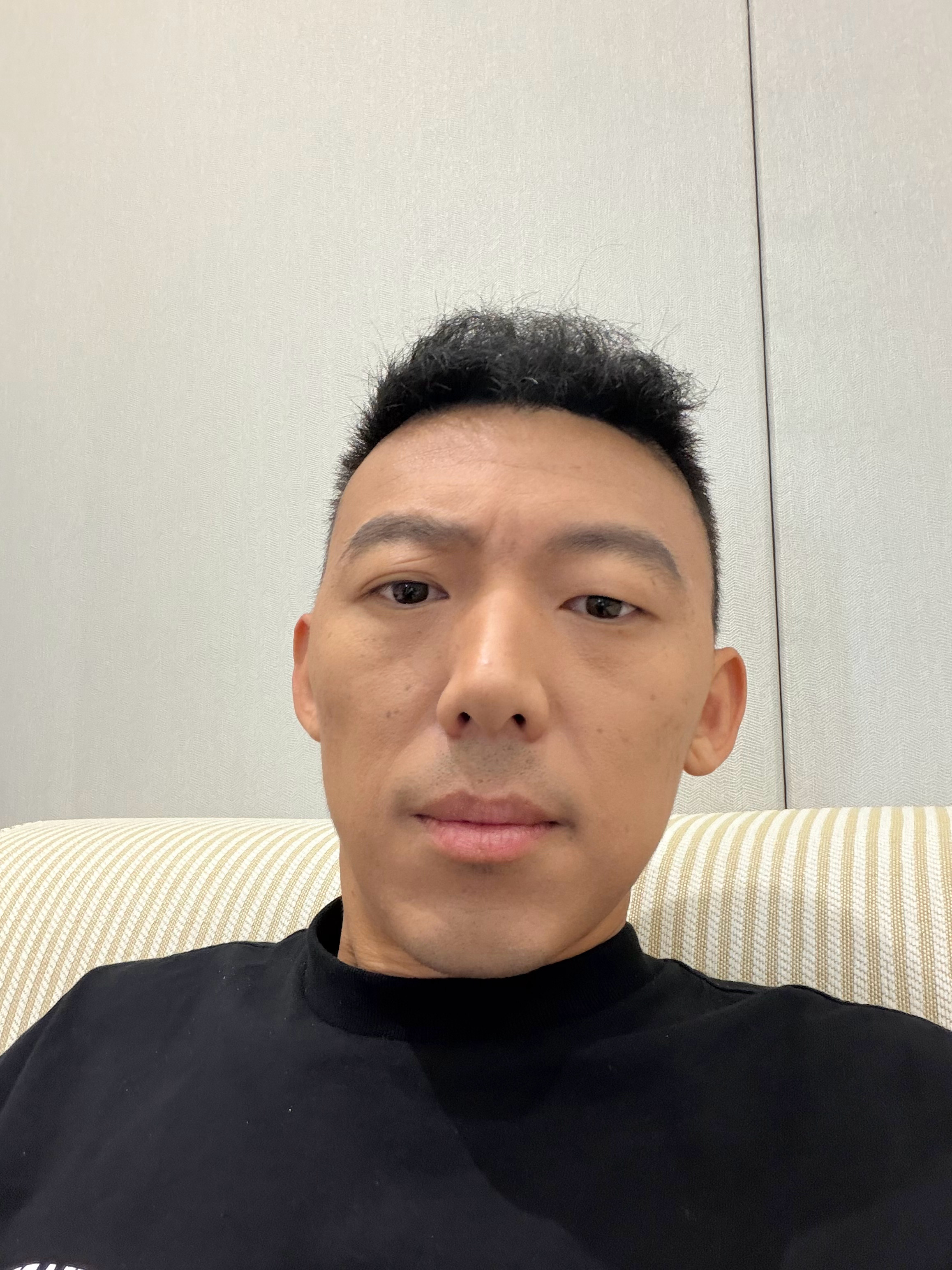 我问妹妹给哥化妆难度大么 妹妹说没啥难度 本体就挺完整  不用过度修饰