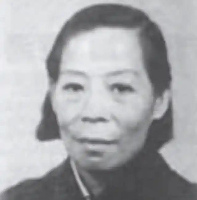 亲生儿子被送进孤儿院，她却悉心照料情敌之子让他成为教授，背后的故事令人动容！
1