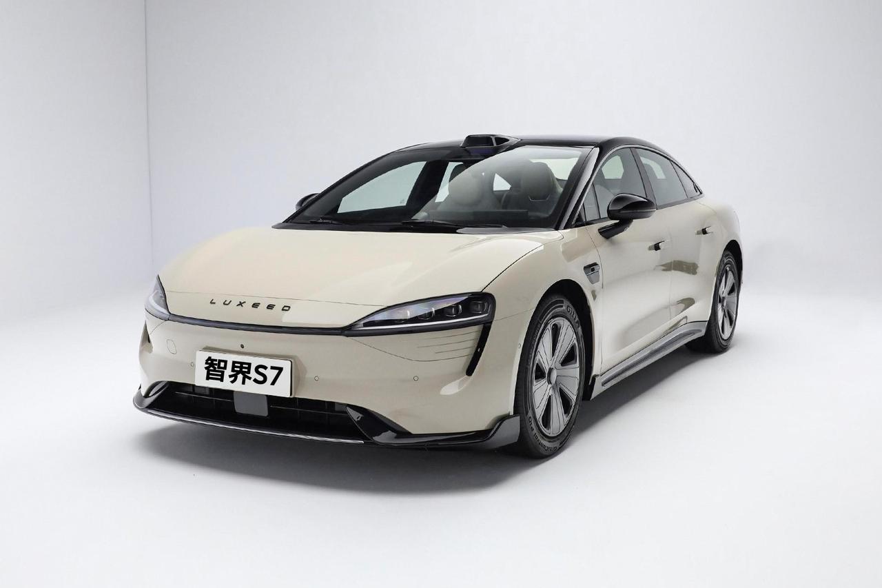 #新款智界S7上市#
智界S7，新发布的智能驾驶车型，售价24.98万至34.9