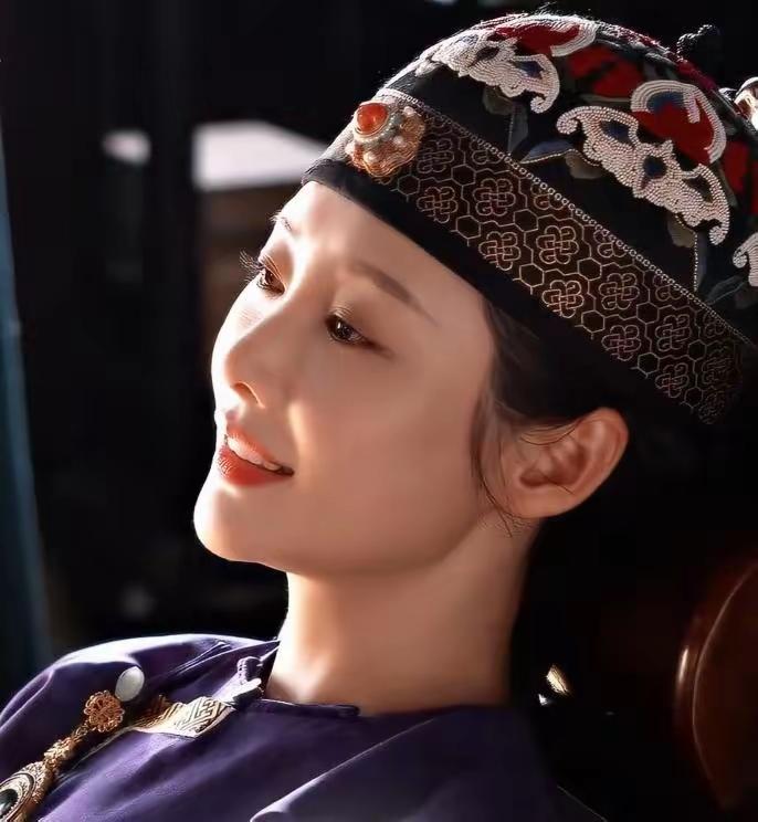 李纯为什么很少演主角没有遇到懂她的好导演，李纯，演技还是相当好的，可塑性强。容貌