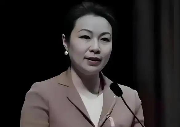 两个走捷径的“女厅官”疯狂狂飙却惨烈翻车！罗敏从部队转业到财政厅，靠着攀附年长十