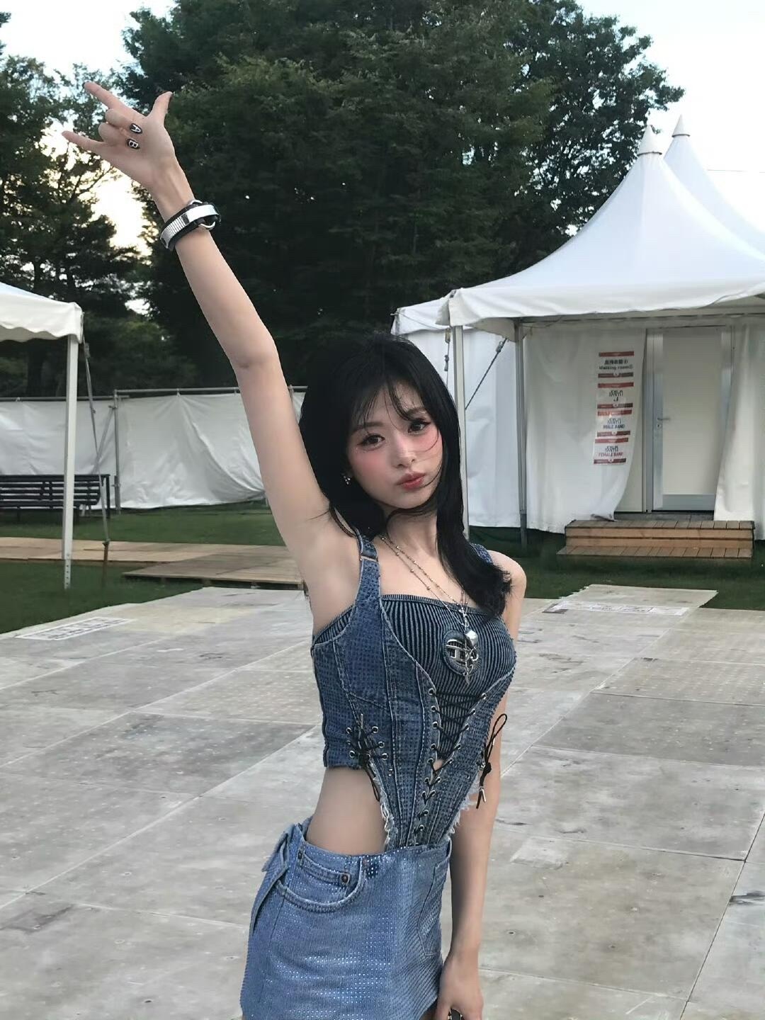郑雅贤AHYEON分享三连拍✨ ​​​