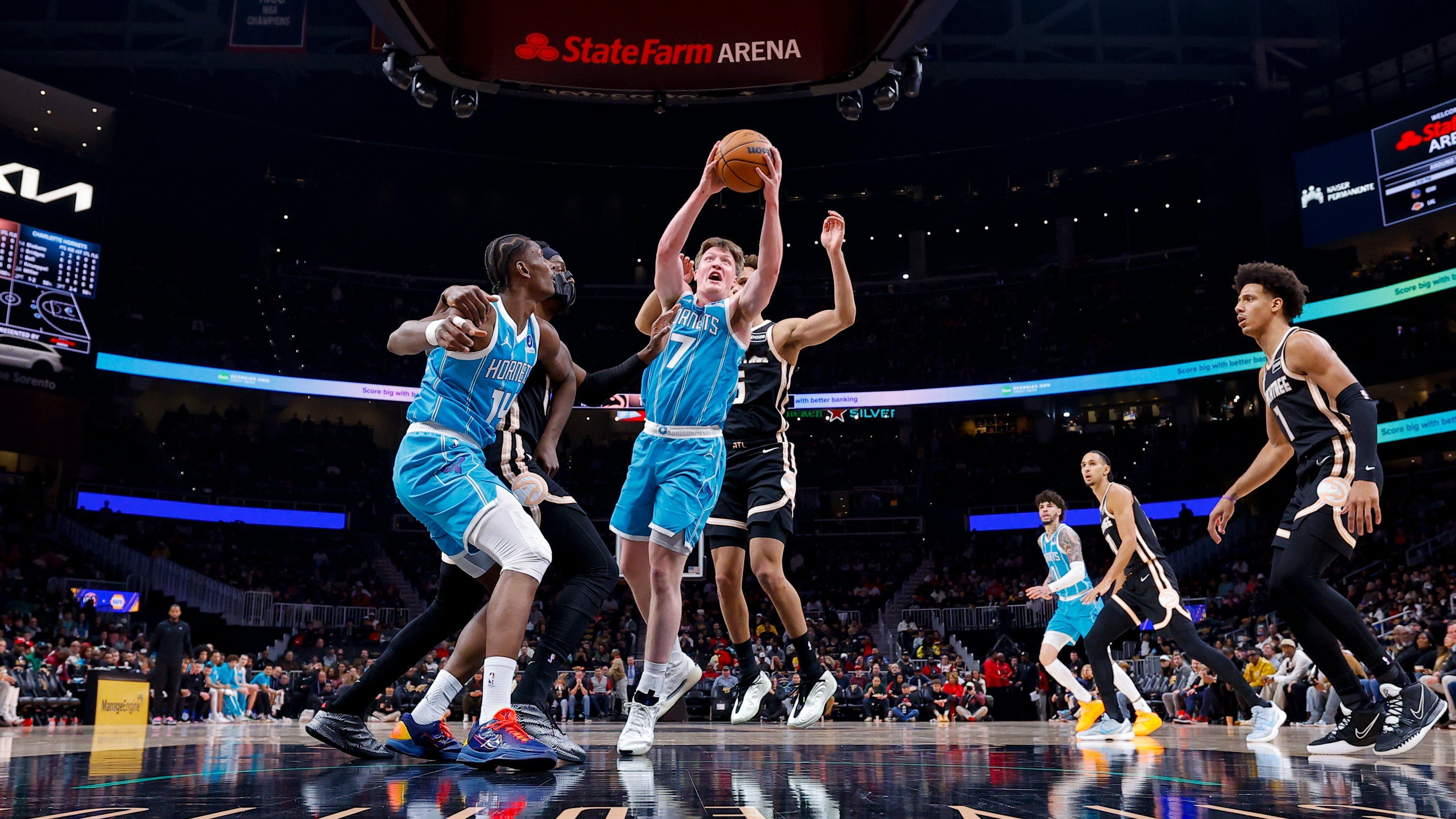 黄蜂这波9连胜还有个NBA历史唯一的数据没有28+岁以上的球员在这波连胜中得过分