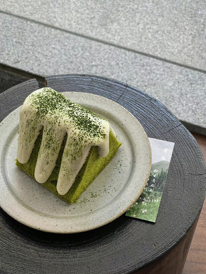 居民楼下的观山茶食店，静下心来一呼一吸感受「观自在」[微风]整体装饰以黑白灰作基