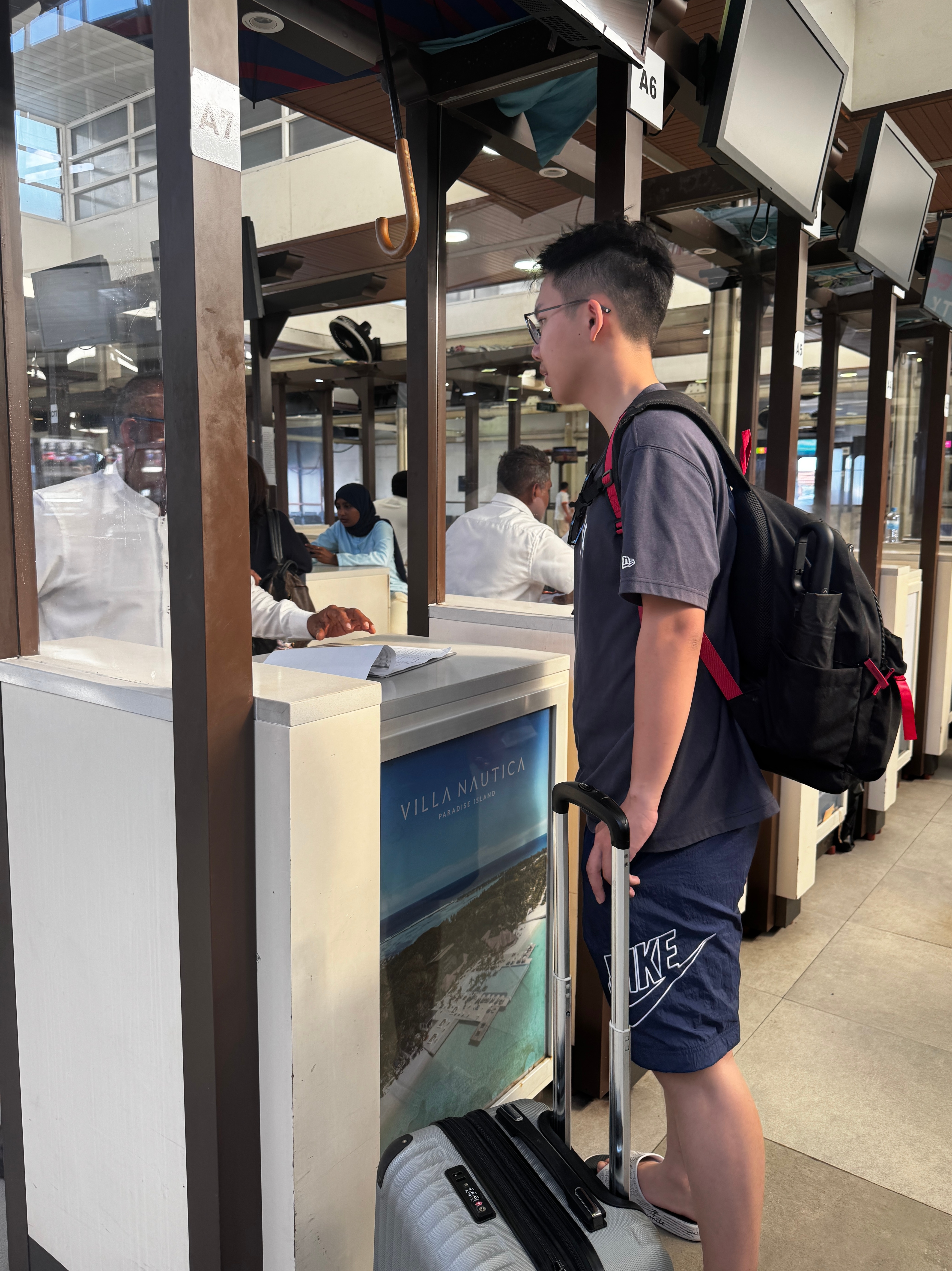 在机场休息区等9点钟去天堂岛度假村的快艇🚤它这边有很多很多岛的，每一个岛在机场