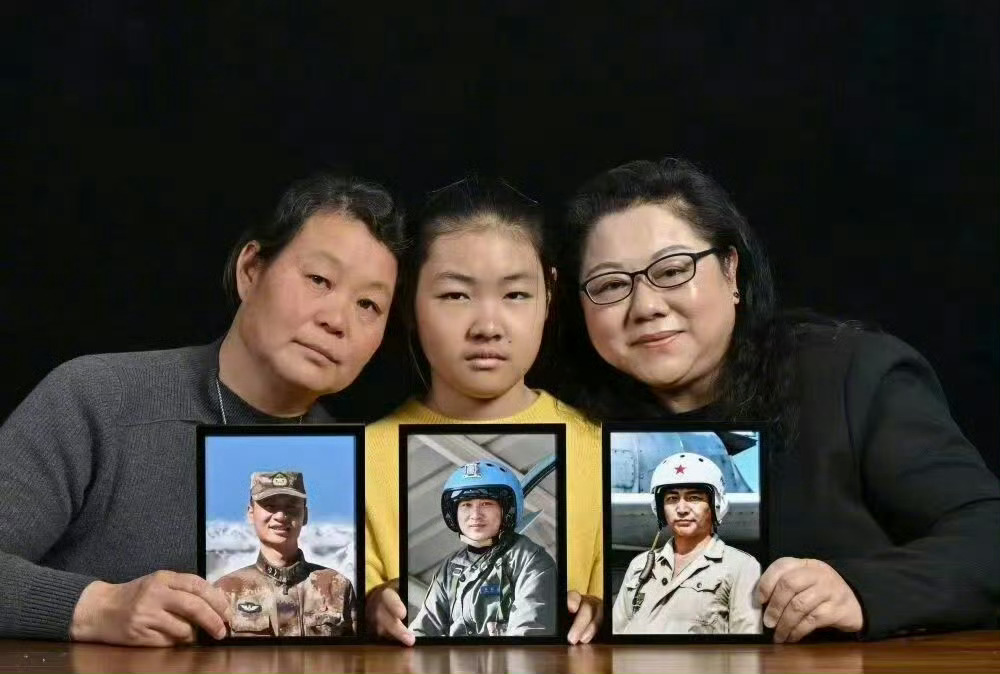 让人心疼的合影。