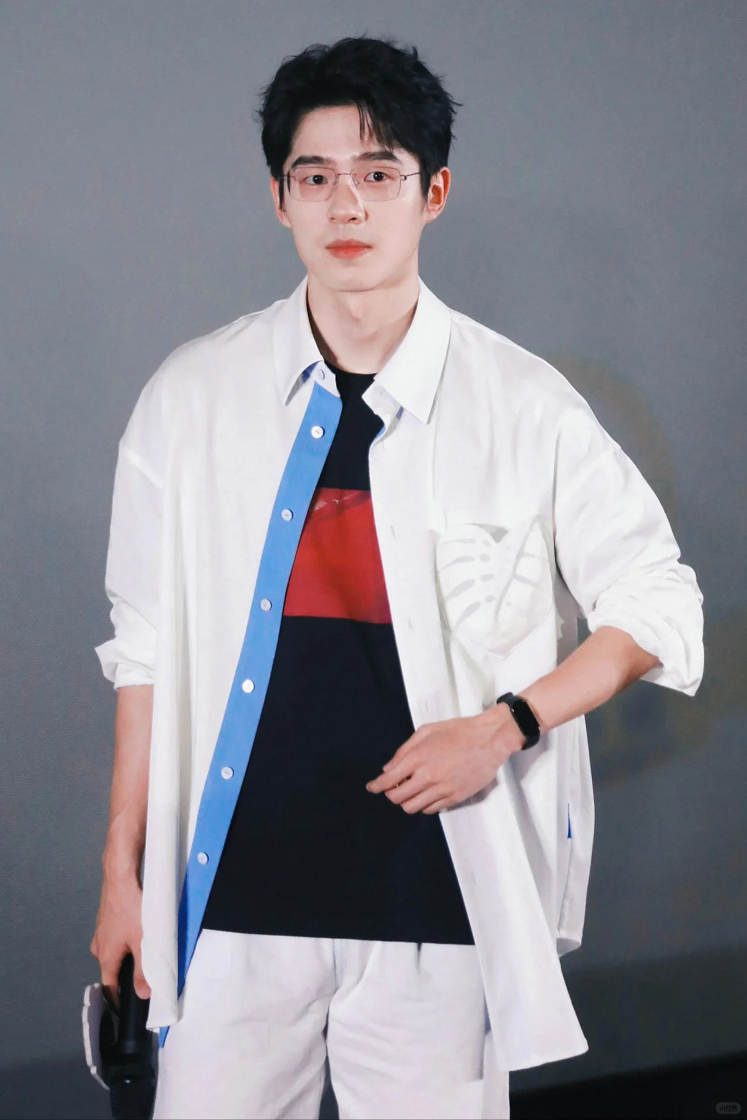 六元穿的衣服是俺設計的！