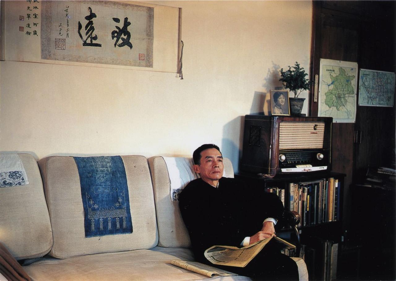 1962年，梁思成在北京家中，此时林徽因已经去世7年
但可以看到，梁思成把林徽因