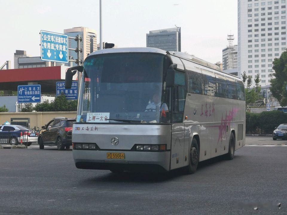 上海芷新客运
       上海芷新客运是上海本土老牌公路客运企业，隶属芷新集团