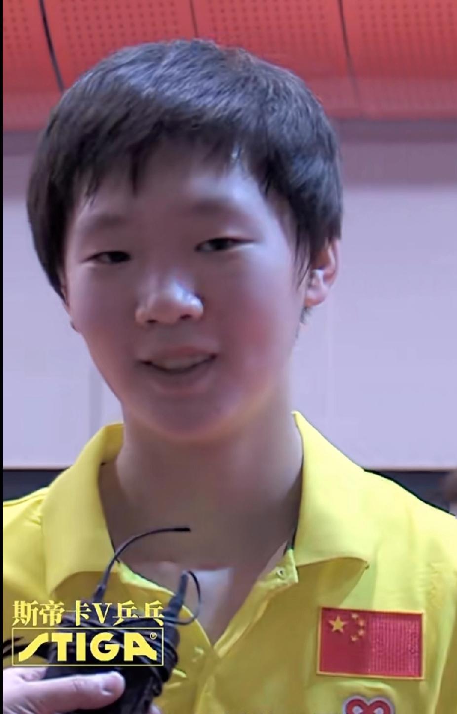 谁懂啊！十多年前的曼昱也太萌了吧✨
 
翻到王曼昱在二队时的采访旧图，简直被狠狠