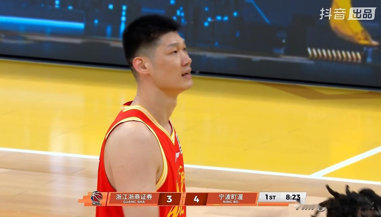 浙江浙商证券巨星胡金秋的篮板真是太少了！在今天浙江浙商证券主场以87：72击败宁