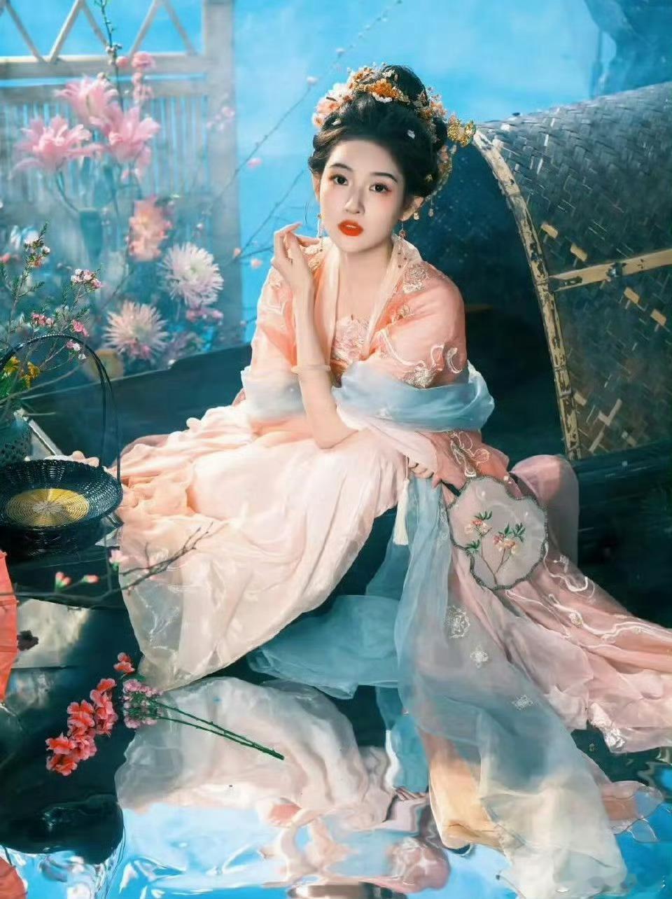 王玉雯演技相貌都不错 曝铁证王玉雯换张艺凡铁证主演王玉雯真被换了