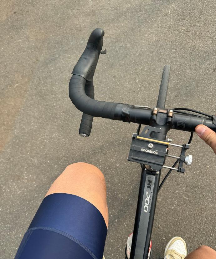 最近总忍不住一遍遍问自己：将来到底想成为一个怎样的人？站在毕业的十字路口，面对未