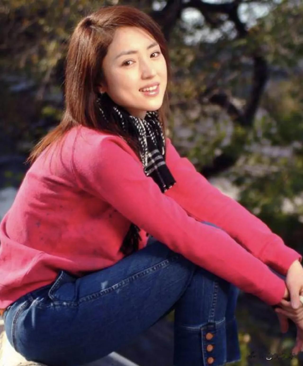 董璇本人思想真的很传统保守，时至今日，她也没说过前夫什么坏话，甚至还夸他，感觉她