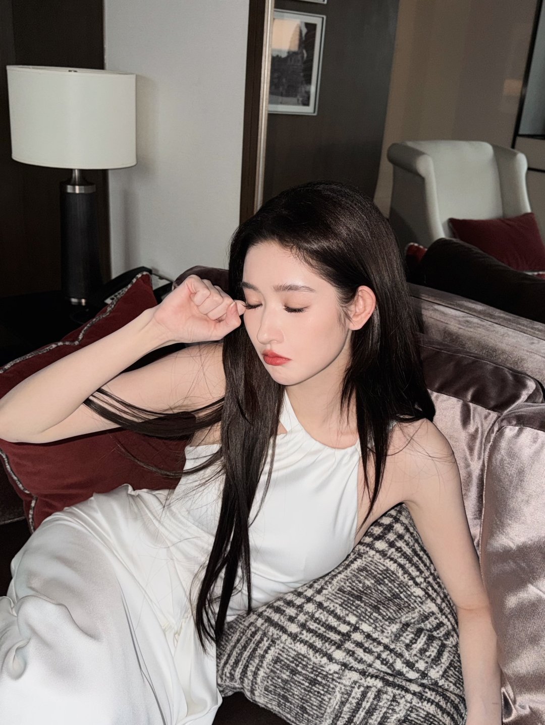 王玉雯是要被自己美晕了么？ 